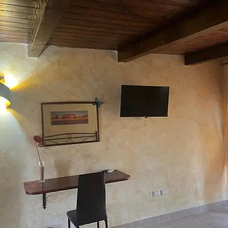 Bed & Breakfast Around The World 2*