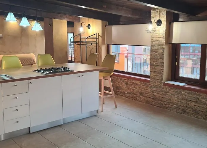 לינה וארוחת בוקר Around The World 4*