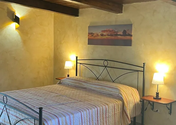 לינה וארוחת בוקר Around The World