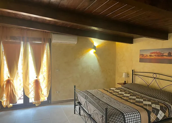 לינה וארוחת בוקר Around The World