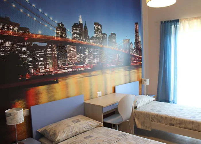 לינה וארוחת בוקר Around The World