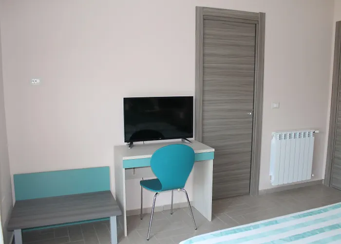 לינה וארוחת בוקר Around The World