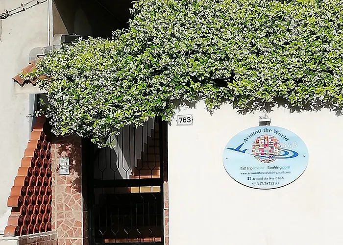 Around The World לינה וארוחת בוקר