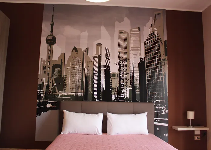 לינה וארוחת בוקר Around The World 4*