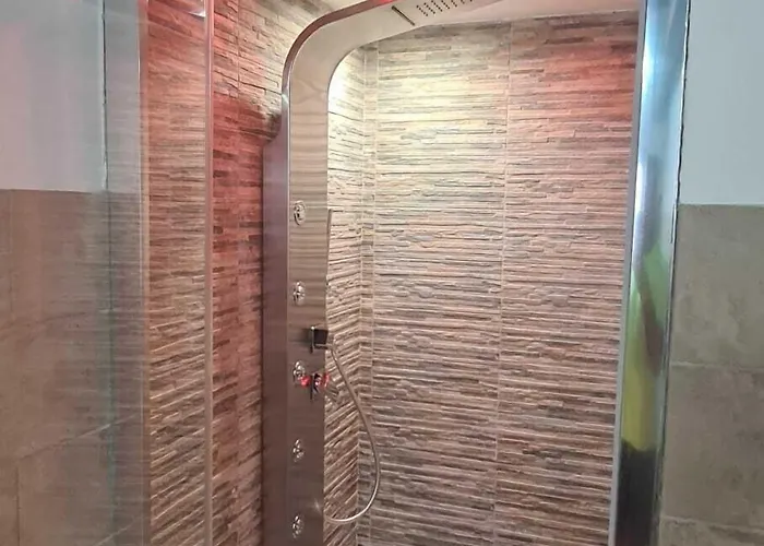 לינה וארוחת בוקר Around The World