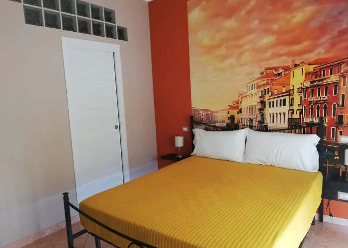 Around The World לינה וארוחת בוקר