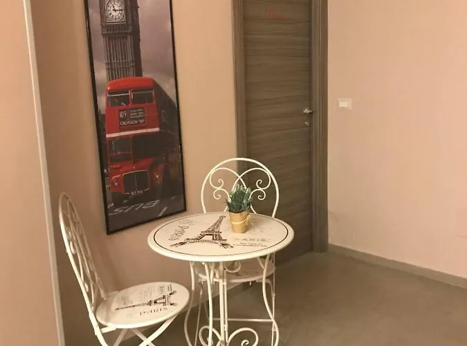 לינה וארוחת בוקר Around The World וילה סן ג'ובאני