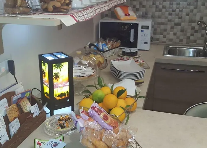 לינה וארוחת בוקר Around The World וילה סן ג'ובאני